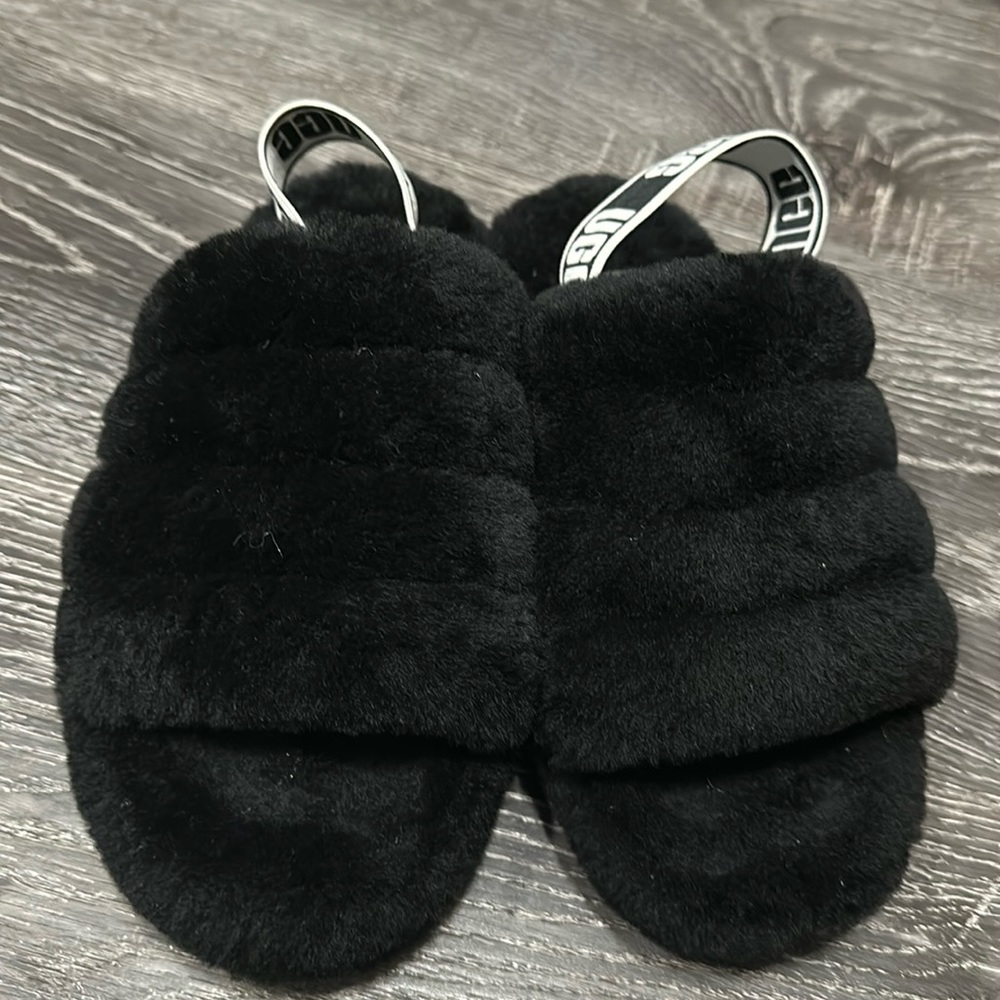 Kids size 3 UGG slippers